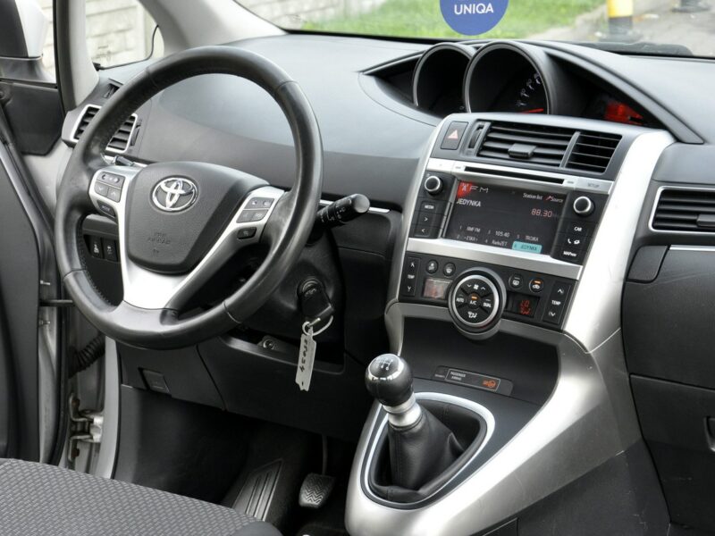 Toyota Verso 2,0D-4D 124KM Soll/7Foteli/Navi/Kamera/Climatronic/Alu/Parktronic/USB