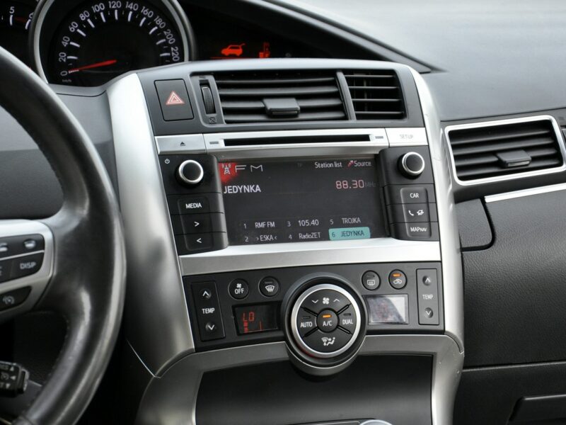 Toyota Verso 2,0D-4D 124KM Soll/7Foteli/Navi/Kamera/Climatronic/Alu/Parktronic/USB