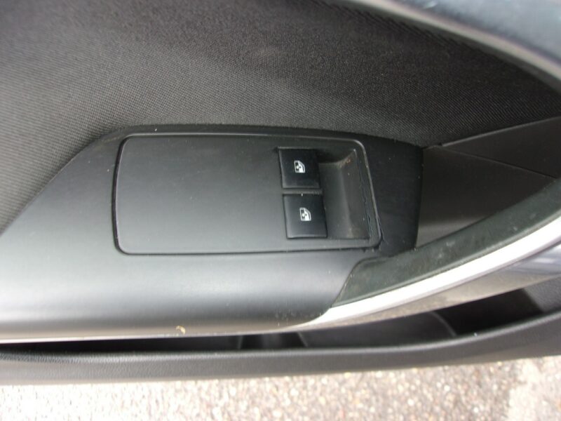 Opel Insignia Klimatronic 2-stref, Podgrz. fotele, 2 kpl. kół, Hatchback, Alu A (2008-2017)