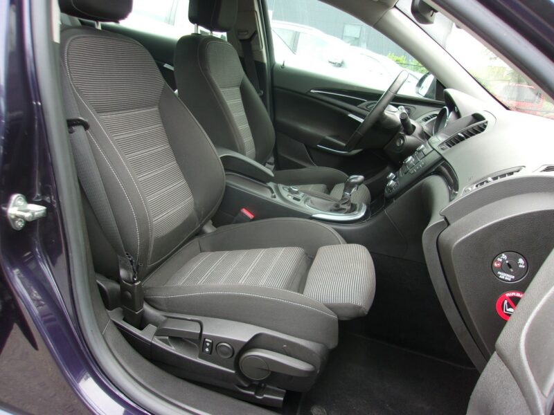 Opel Insignia Klimatronic 2-stref, Podgrz. fotele, 2 kpl. kół, Hatchback, Alu A (2008-2017)