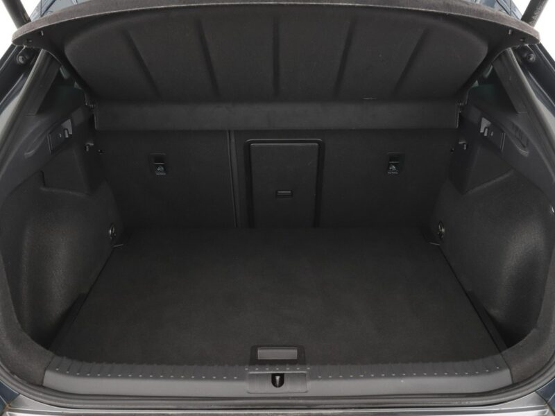 Cupra Formentor FV23% DSG virtual navi kamera ACC FullLED climatronic Asystenci