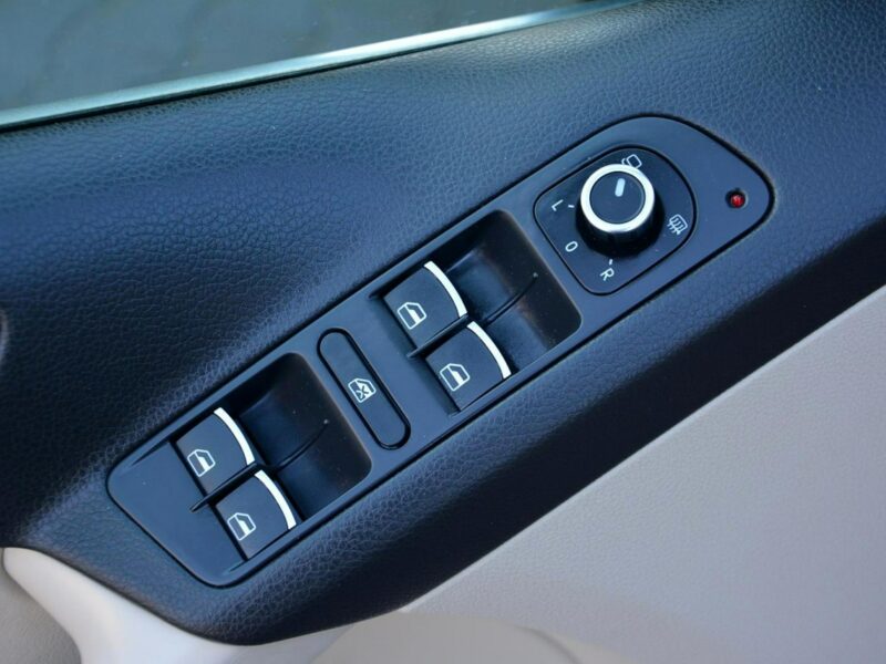 Volkswagen Tiguan 4-Motion Panorama Skóry Ledy Bi-xenony Navi Kamera 2xParktr. Hak I (2007-2016)