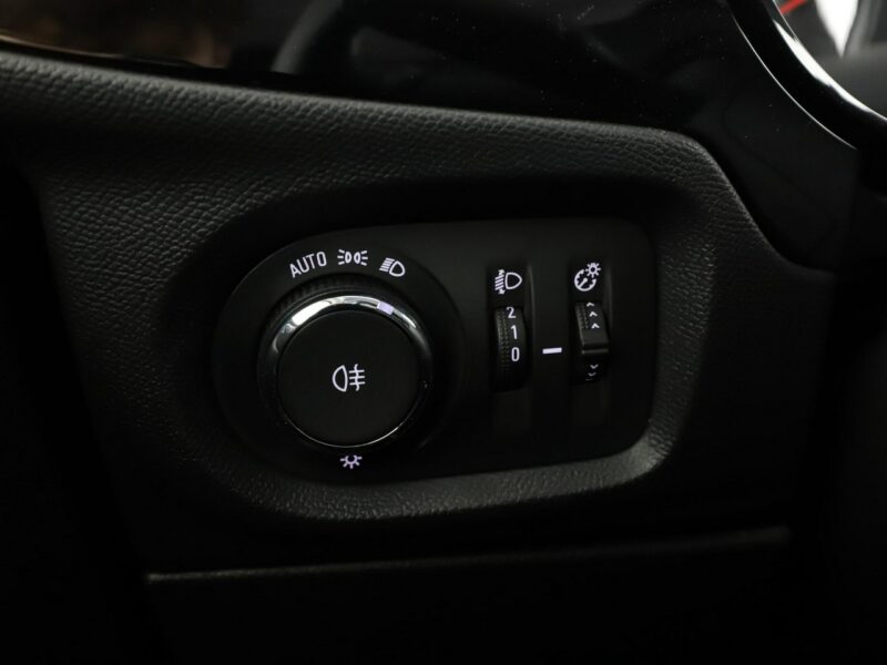 Opel Corsa klima grzane fotele i kierownica multifunkcja czujniki parkowania F (2019-)