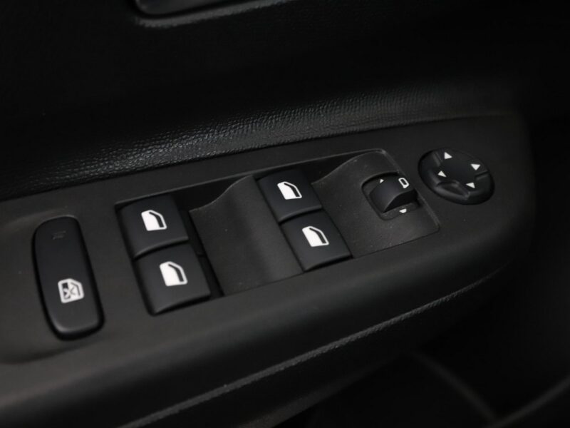 Opel Corsa klima grzane fotele i kierownica multifunkcja czujniki parkowania F (2019-)