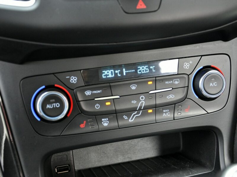 Ford Focus 1,5T 150KM Titanium/LEDy/Serwis/Alufelgi/Navi/AndroidAuto/PodFotele Mk3 (2010-2018)