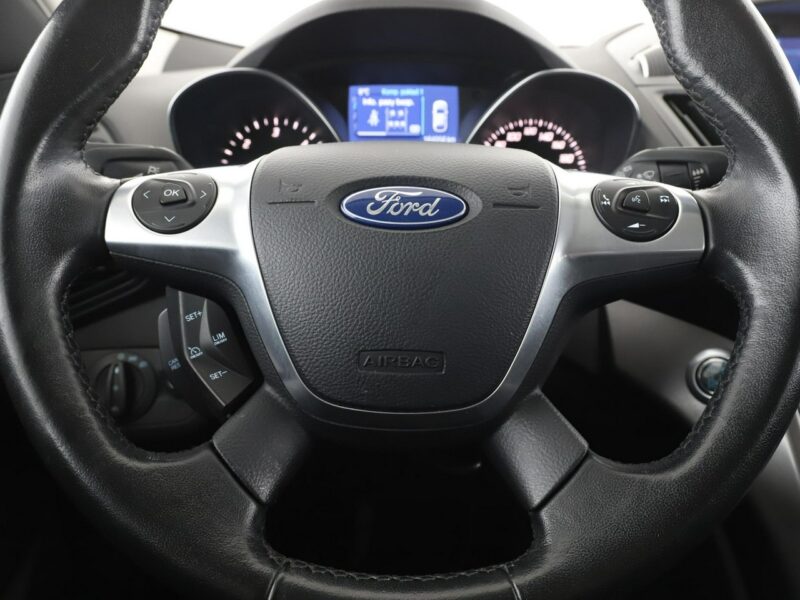 Ford Kuga 4x4 klima czujniki parkowania grzane fotele II (2012-)