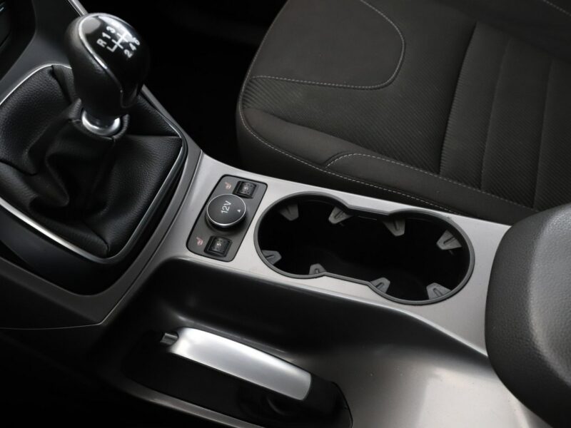 Ford Kuga 4x4 klima czujniki parkowania grzane fotele II (2012-)