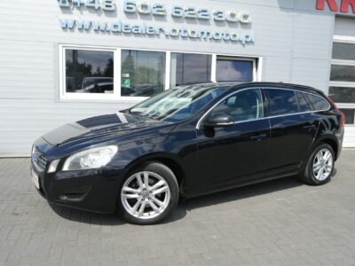 Volvo V60 2.0 D3 5-cylindrów 100% bezwypadkowy Skóra Navi Bluetooth 248 tys.km I (2010-2018)