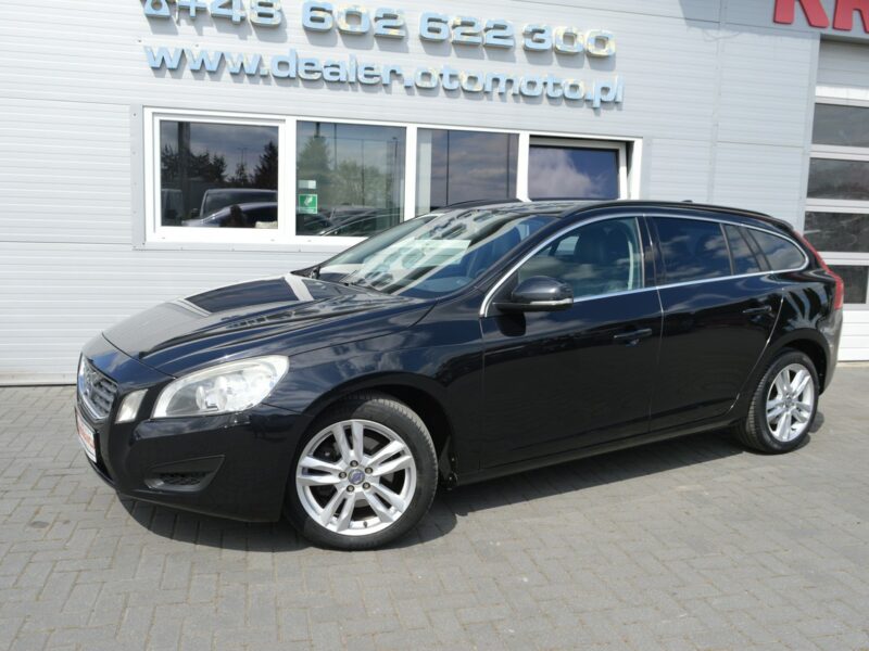 Volvo V60 2.0 D3 5-cylindrów 100% bezwypadkowy Skóra Navi Bluetooth 248 tys.km I (2010-2018)