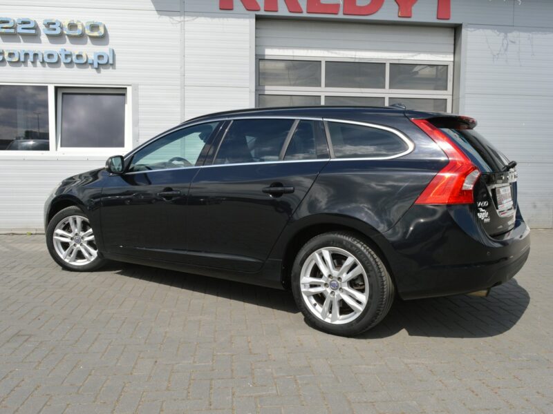 Volvo V60 2.0 D3 5-cylindrów 100% bezwypadkowy Skóra Navi Bluetooth 248 tys.km I (2010-2018)