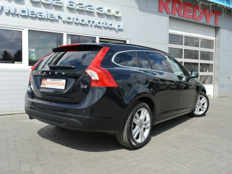 Volvo V60 2.0 D3 5-cylindrów 100% bezwypadkowy Skóra Navi Bluetooth 248 tys.km I (2010-2018)