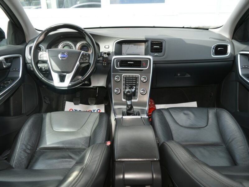 Volvo V60 2.0 D3 5-cylindrów 100% bezwypadkowy Skóra Navi Bluetooth 248 tys.km I (2010-2018)