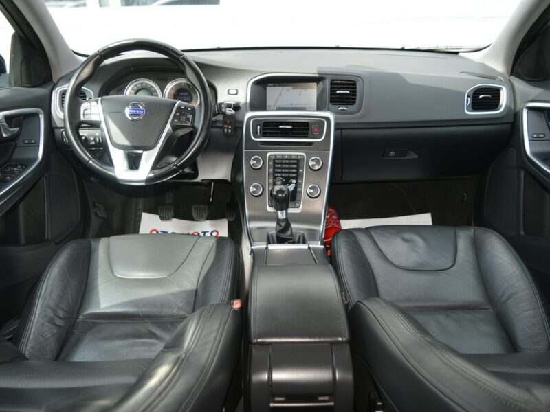 Volvo V60 2.0 D3 5-cylindrów 100% bezwypadkowy Skóra Navi Bluetooth 248 tys.km I (2010-2018)