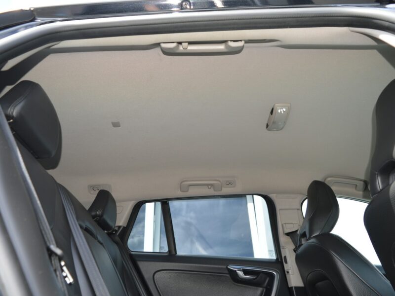 Volvo V60 2.0 D3 5-cylindrów 100% bezwypadkowy Skóra Navi Bluetooth 248 tys.km I (2010-2018)