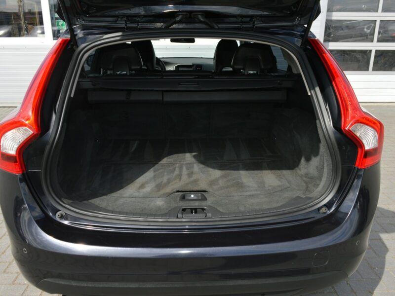 Volvo V60 2.0 D3 5-cylindrów 100% bezwypadkowy Skóra Navi Bluetooth 248 tys.km I (2010-2018)