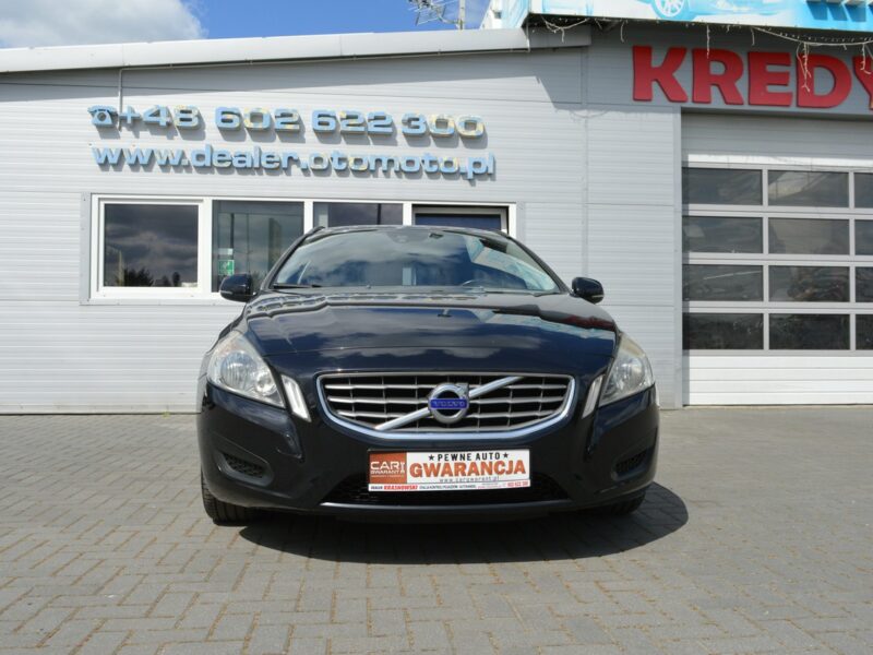Volvo V60 2.0 D3 5-cylindrów 100% bezwypadkowy Skóra Navi Bluetooth 248 tys.km I (2010-2018)