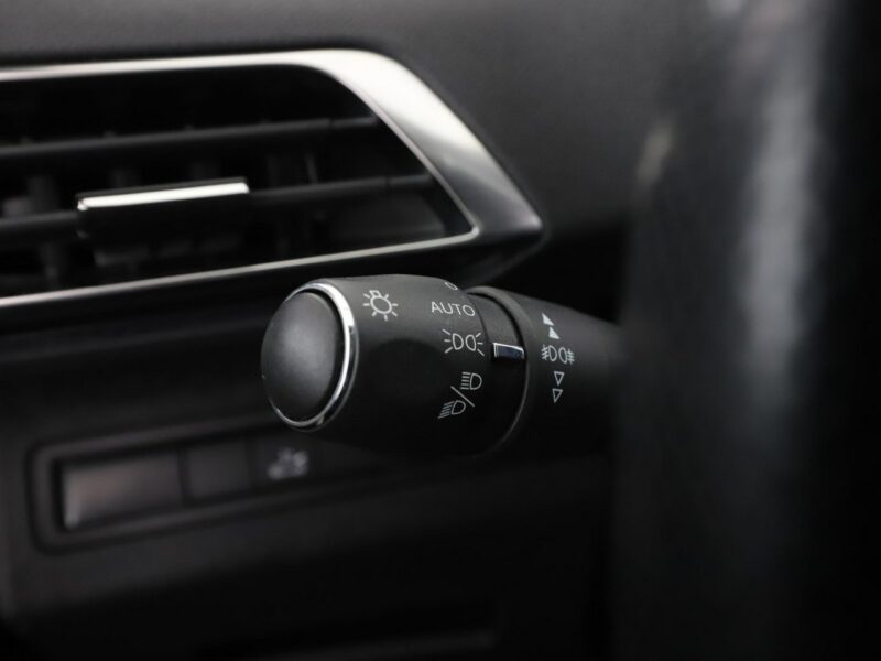 Peugeot 5008 2.0 Blue-HDi GT Automat 7os. Navi Tempomat Kamera Alcantara Focal LED II (2017-)