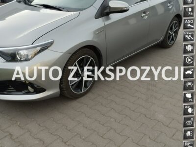 Toyota Auris sprzedam łana toyote auris 18b+hybryda 100 KM II (2012-)