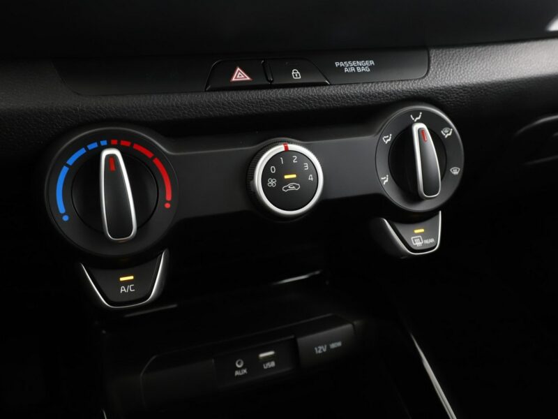 Kia Stonic FV23% klima tempomat kamera Bluetooth