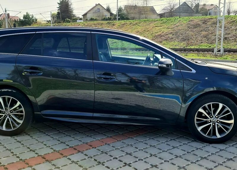 Toyota Avensis 1.6 D4D Touring Sport Executive III (2009-)