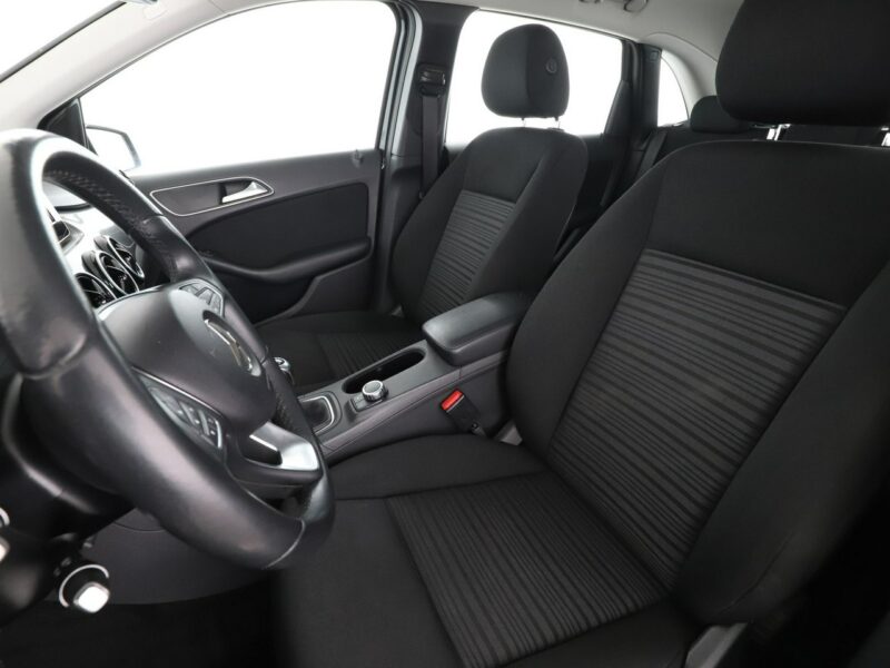 Mercedes B 160 klima auto czujniki parkowania multifunkcja hak W246 (2011-)