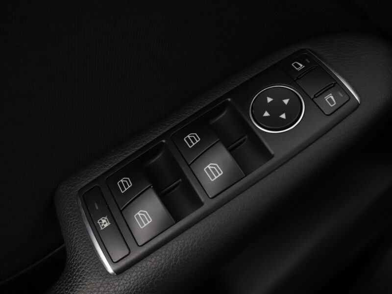 Mercedes B 160 klima auto czujniki parkowania multifunkcja hak W246 (2011-)