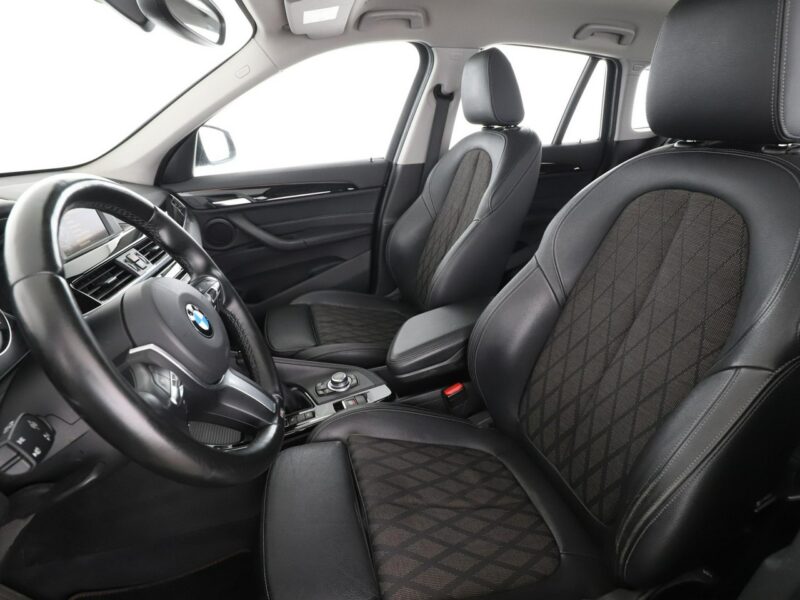 BMW X1 4x4 automat full LED sportowe fotele półksóra navi czujniki parkowania II (F48) (2015-)