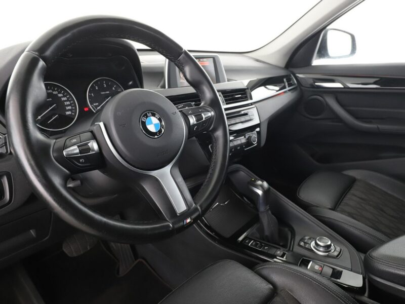BMW X1 4x4 automat full LED sportowe fotele półksóra navi czujniki parkowania II (F48) (2015-)