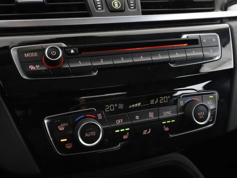 BMW X1 4x4 automat full LED sportowe fotele półksóra navi czujniki parkowania II (F48) (2015-)