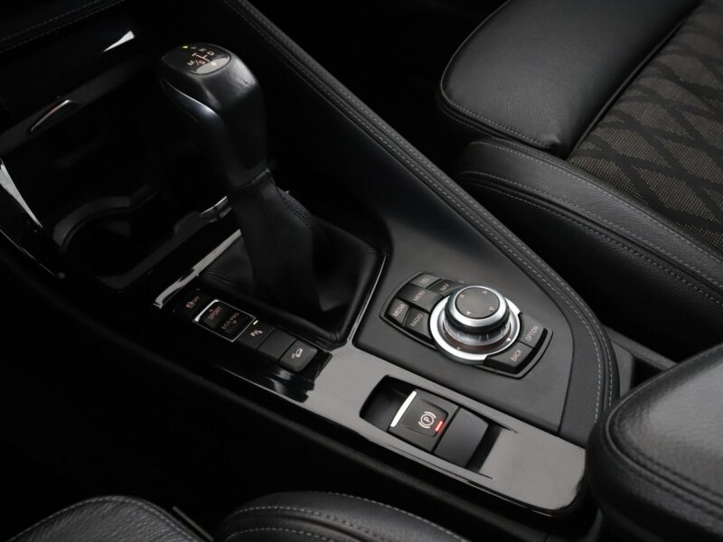 BMW X1 4x4 automat full LED sportowe fotele półksóra navi czujniki parkowania II (F48) (2015-)