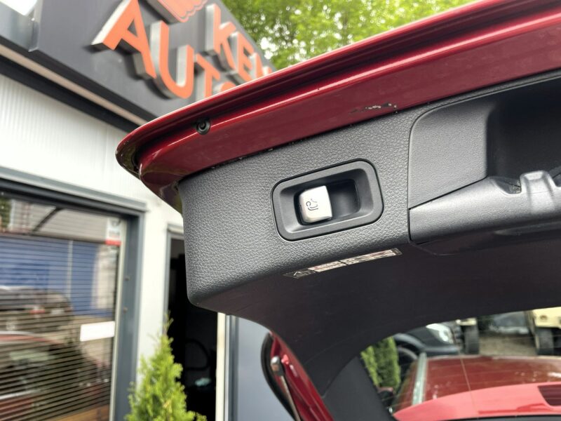 Mercedes C 250 4-Matic, LED, HAK,Asystenci,Martwe Pole,Burmester,MultiBeam,Keyless GO W205 (2014-2021)