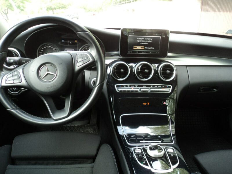 Mercedes C 200 sprzedam nowego MERCEDESA C-200 4Matic 184KM salon polska malutki prze W205 (2014-2021)