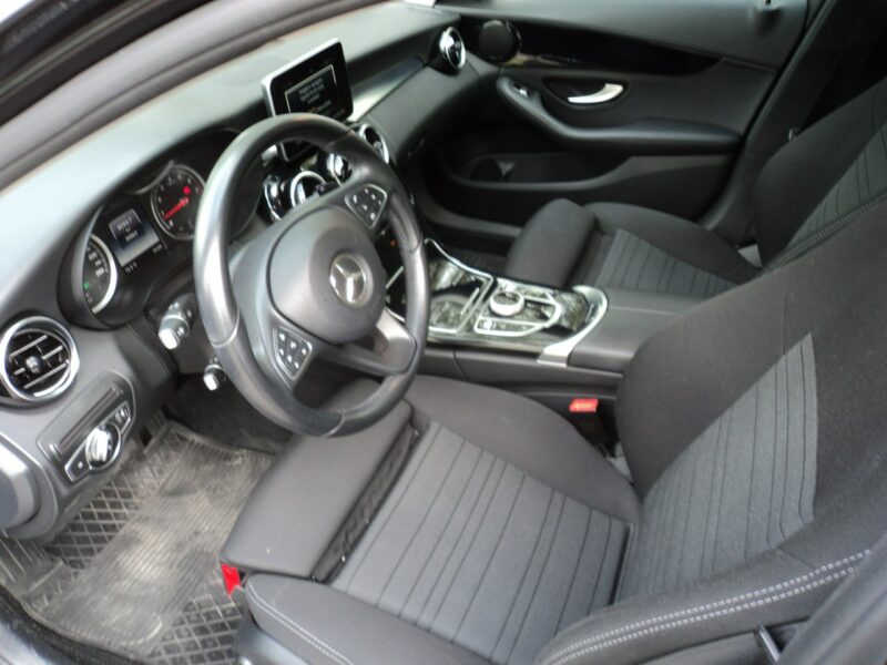 Mercedes C 200 sprzedam nowego MERCEDESA C-200 4Matic 184KM salon polska malutki prze W205 (2014-2021)