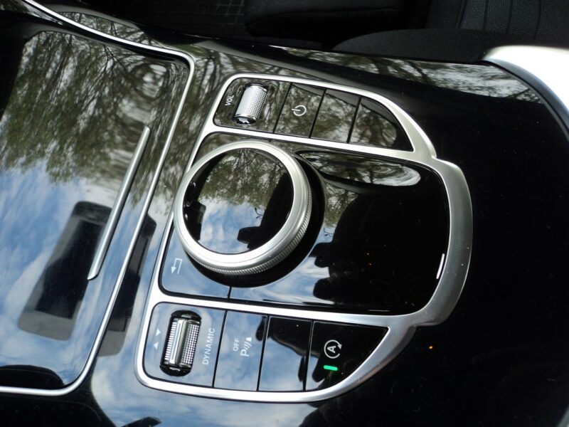 Mercedes C 200 sprzedam nowego MERCEDESA C-200 4Matic 184KM salon polska malutki prze W205 (2014-2021)