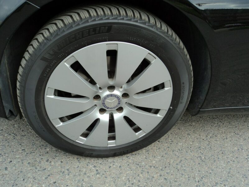 Mercedes C 200 sprzedam nowego MERCEDESA C-200 4Matic 184KM salon polska malutki prze W205 (2014-2021)