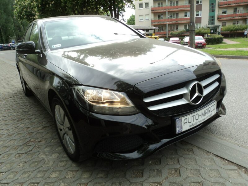 Mercedes C 200 sprzedam nowego MERCEDESA C-200 4Matic 184KM salon polska malutki prze W205 (2014-2021)