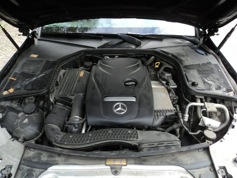 Mercedes C 200 sprzedam nowego MERCEDESA C-200 4Matic 184KM salon polska malutki prze W205 (2014-2021)