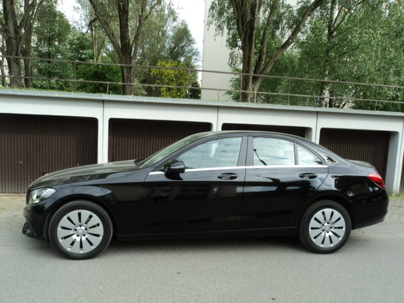 Mercedes C 200 sprzedam nowego MERCEDESA C-200 4Matic 184KM salon polska malutki prze W205 (2014-2021)