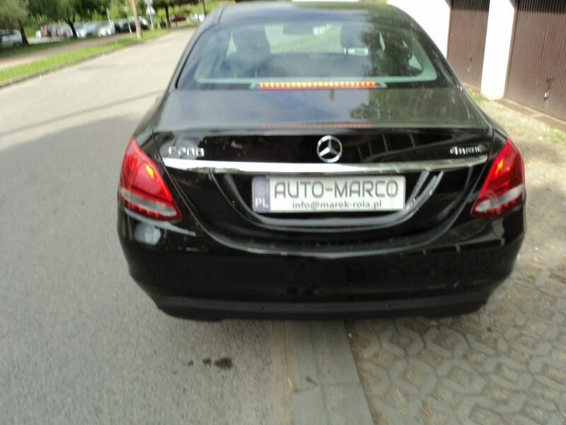 Mercedes C 200 sprzedam nowego MERCEDESA C-200 4Matic 184KM salon polska malutki prze W205 (2014-2021)