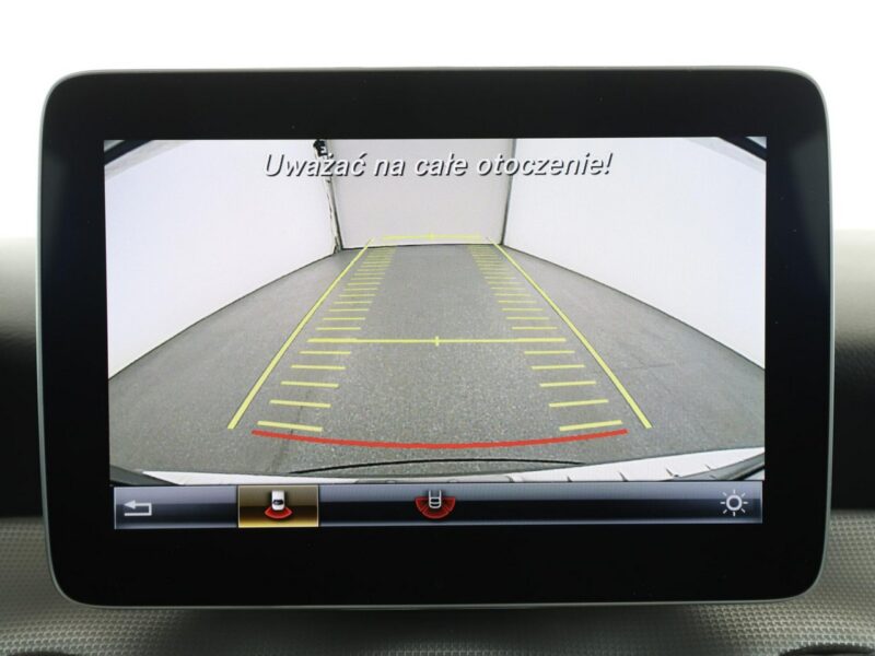 Mercedes GLA 220 4x4 automat full LED półskóra panorama kamera i czujniki parkowania