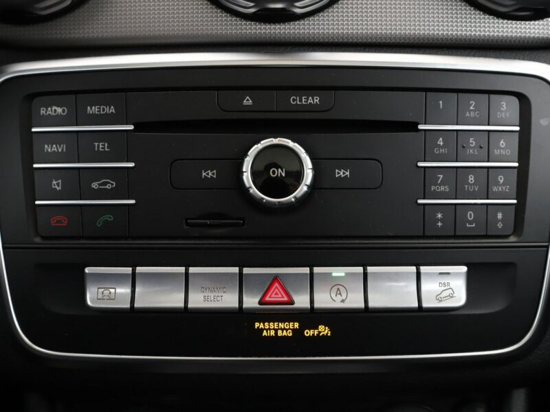 Mercedes GLA 220 4x4 automat full LED półskóra panorama kamera i czujniki parkowania