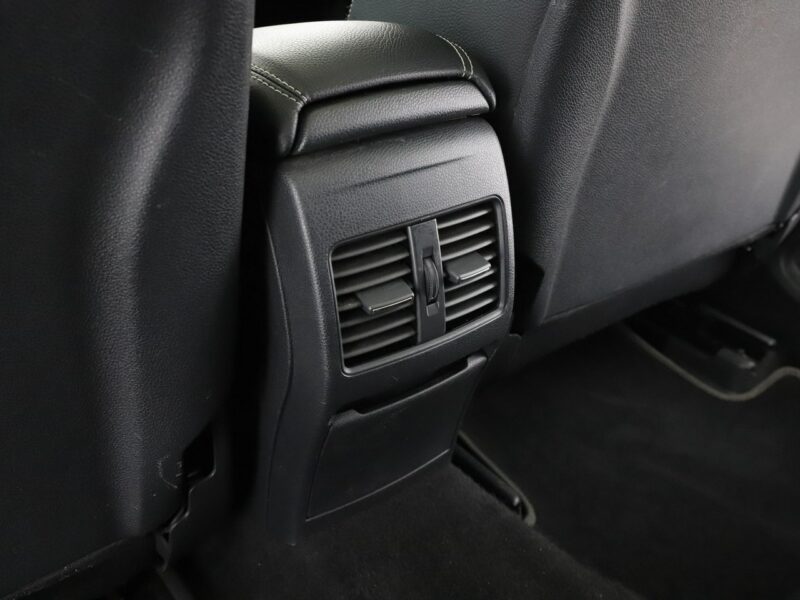 Mercedes GLA 220 4x4 automat full LED półskóra panorama kamera i czujniki parkowania