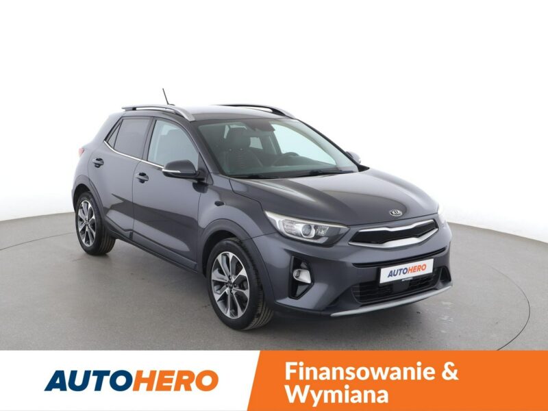 Kia Stonic klima auto kamera i czujniki parkowania kolorowe wnętrze grzane fotele