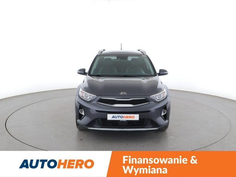 Kia Stonic klima auto kamera i czujniki parkowania kolorowe wnętrze grzane fotele