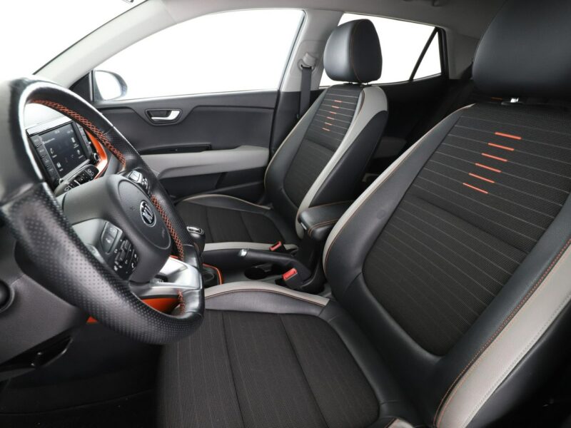 Kia Stonic klima auto kamera i czujniki parkowania kolorowe wnętrze grzane fotele