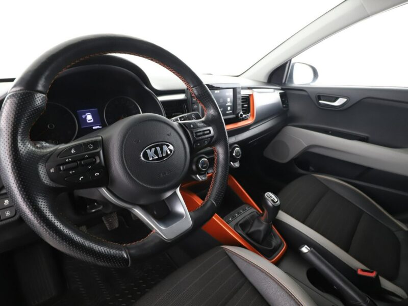 Kia Stonic klima auto kamera i czujniki parkowania kolorowe wnętrze grzane fotele