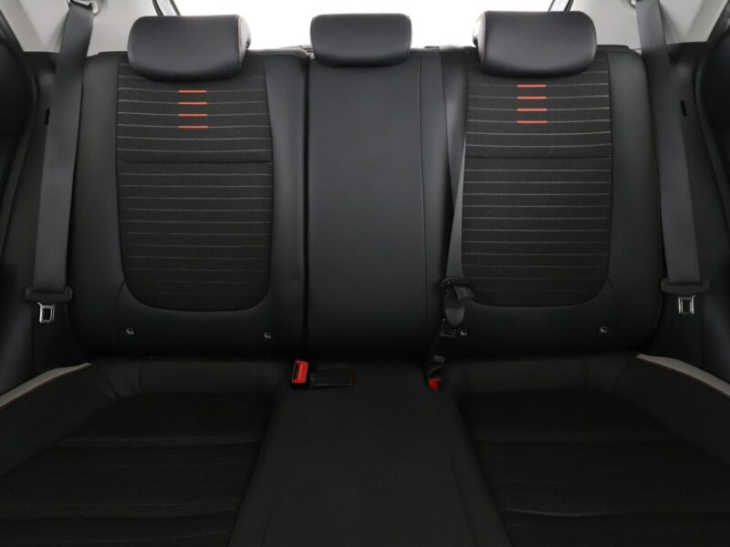 Kia Stonic klima auto kamera i czujniki parkowania kolorowe wnętrze grzane fotele