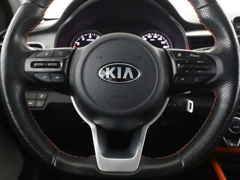 Kia Stonic klima auto kamera i czujniki parkowania kolorowe wnętrze grzane fotele