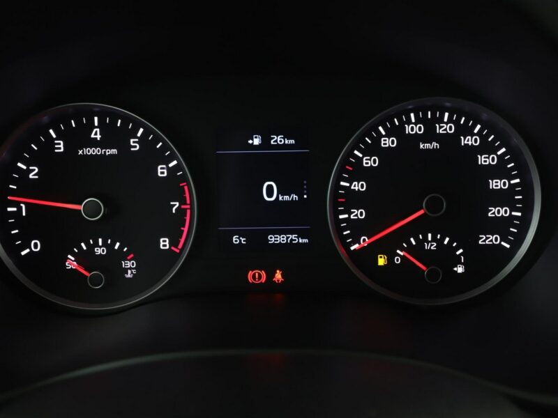 Kia Stonic klima auto kamera i czujniki parkowania kolorowe wnętrze grzane fotele