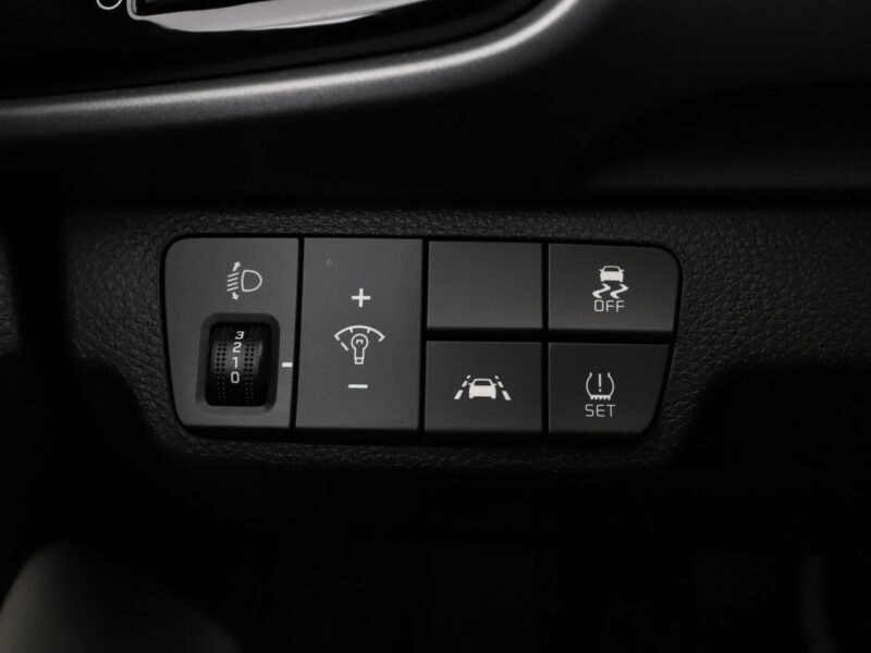 Kia Stonic klima auto kamera i czujniki parkowania kolorowe wnętrze grzane fotele